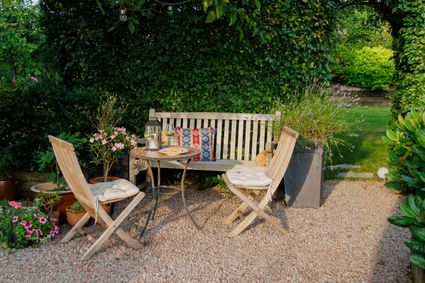 B&B EemNes zitje in de tuin