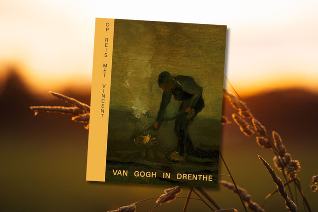 Een boek over Vincent van Gogh tegen een achtergrond van een ondergaande zon in Drenthe.