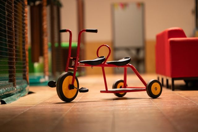 rode driewieler voor 2 kinderen