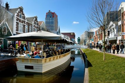 Centrum Zaandam Gracht Boot Station Winkelen