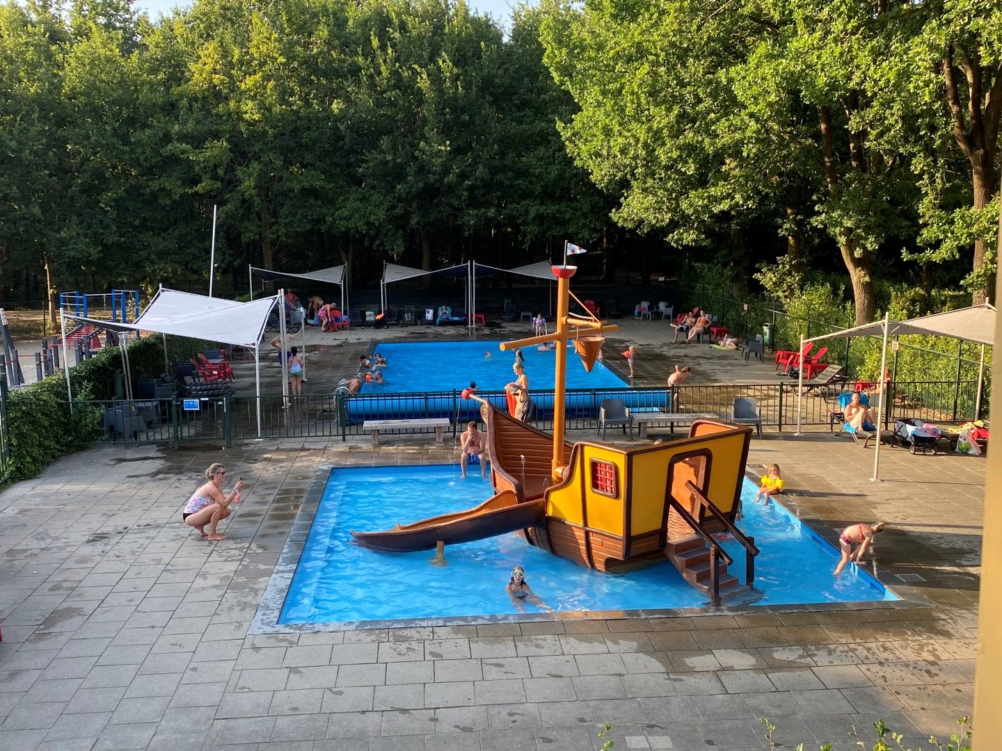 Zwembad op Recreatiepark Duinhoeve