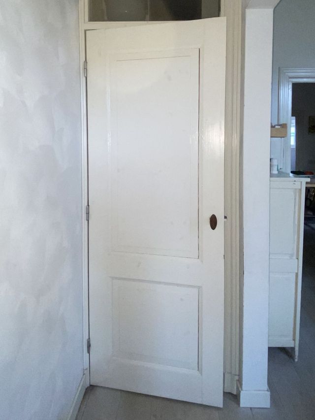 De ingang naar de keuken op de eerste verdieping van de Hertogstraat 10 uit 1901. 