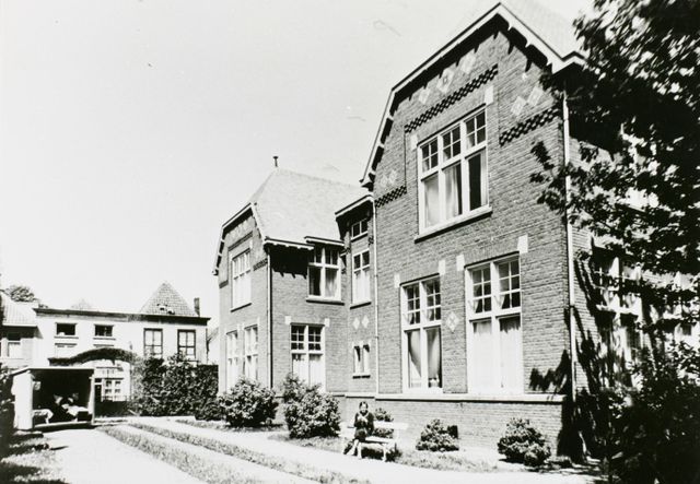 Oude foto van het Mariapaviljoen, net na de bouw