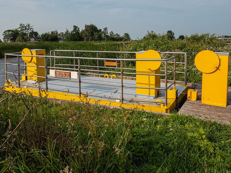 De Jeltsje aan de wal