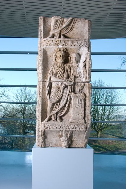 De zogeheten godenzuil is het belangrijkste Romeinse stenen beeld van Nederland.
