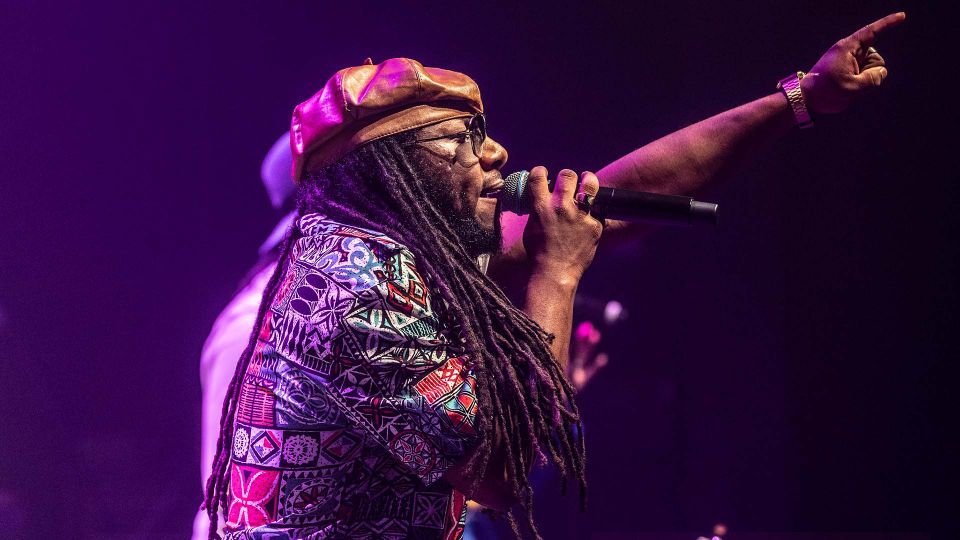 Iemand die zich voordoet als Bob Marley