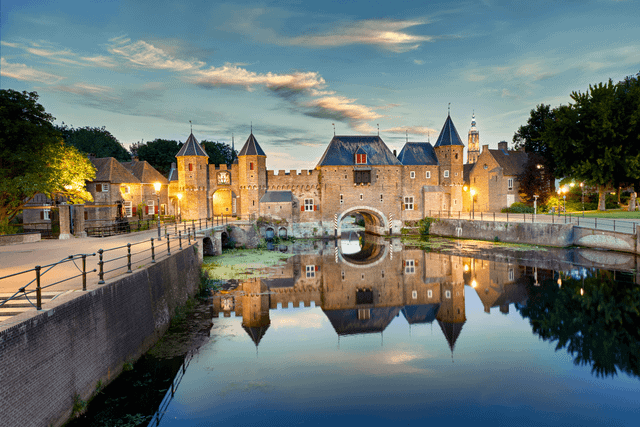 Koppelpoort in Amersfoort avond