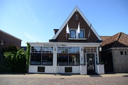 De gevel van Restaurant Vis en Meer in Woudsend.