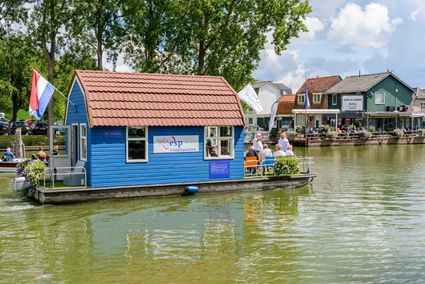Vuurlinie op de Vecht in Weesp