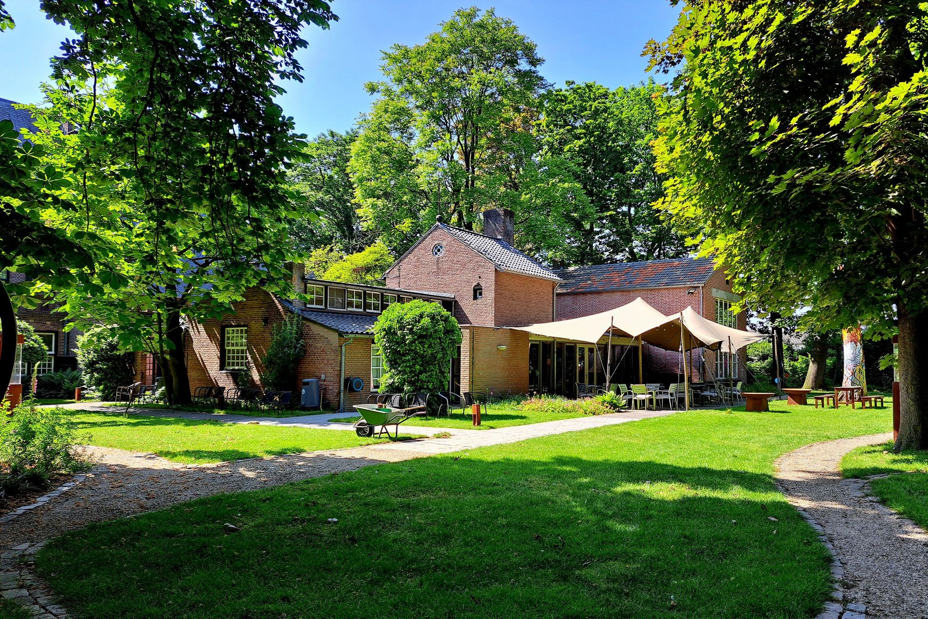 De Wieger met atelier en tuin