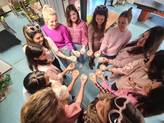 Workshop Kerst Geurkaarsen maken bij Raw Candles in Den Bosch