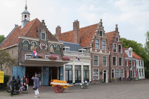 Plein met een kaaswagen