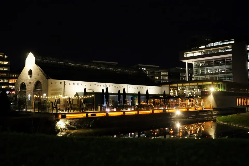 Cafe Zuid en Charles Eyck Park kerstverlichting Maastricht