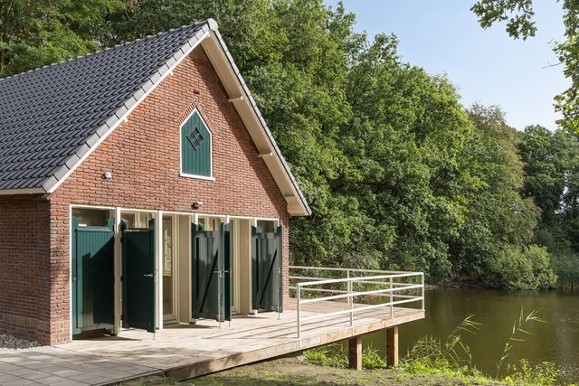 Het opgeknapte recreatiehuisje wat sinds 2025 een gemeentelijk monument is