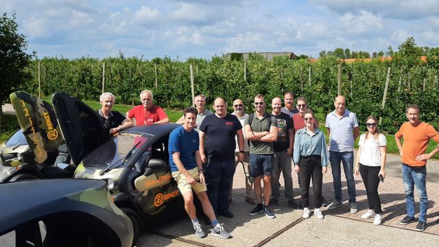 Teamuitje langs de hotspots van Noordwijk en omgeving in stoere elektrische Twizies