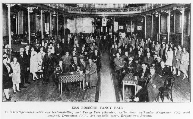Evenement voor de TBC-bestrijding in 1928. Op de voorgrond wethouder M. Krijgsman en raadslid mevr. W.A. Brouns-van Besouw