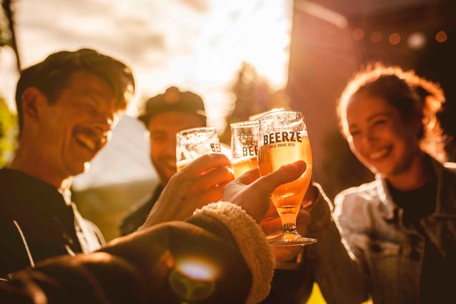 Beerze Brouwerij Hotel proosten