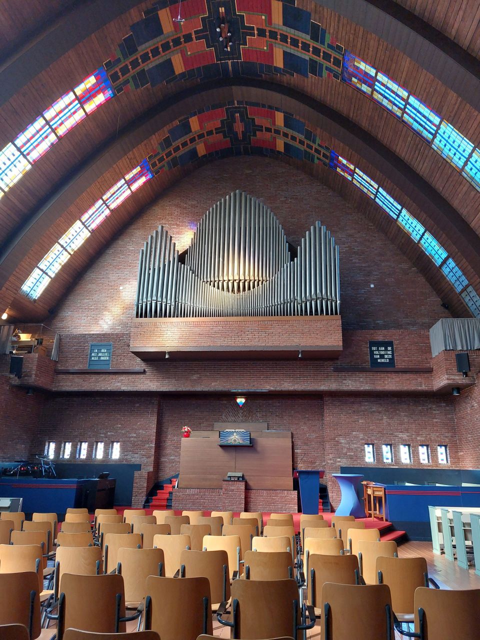 Eerste afbeelding is poster voor het concert van 30 mei met daarop aankondiging film en foto's van de organist en het Pels orgel
Tweede afbeelding is afbeelding van het orgel