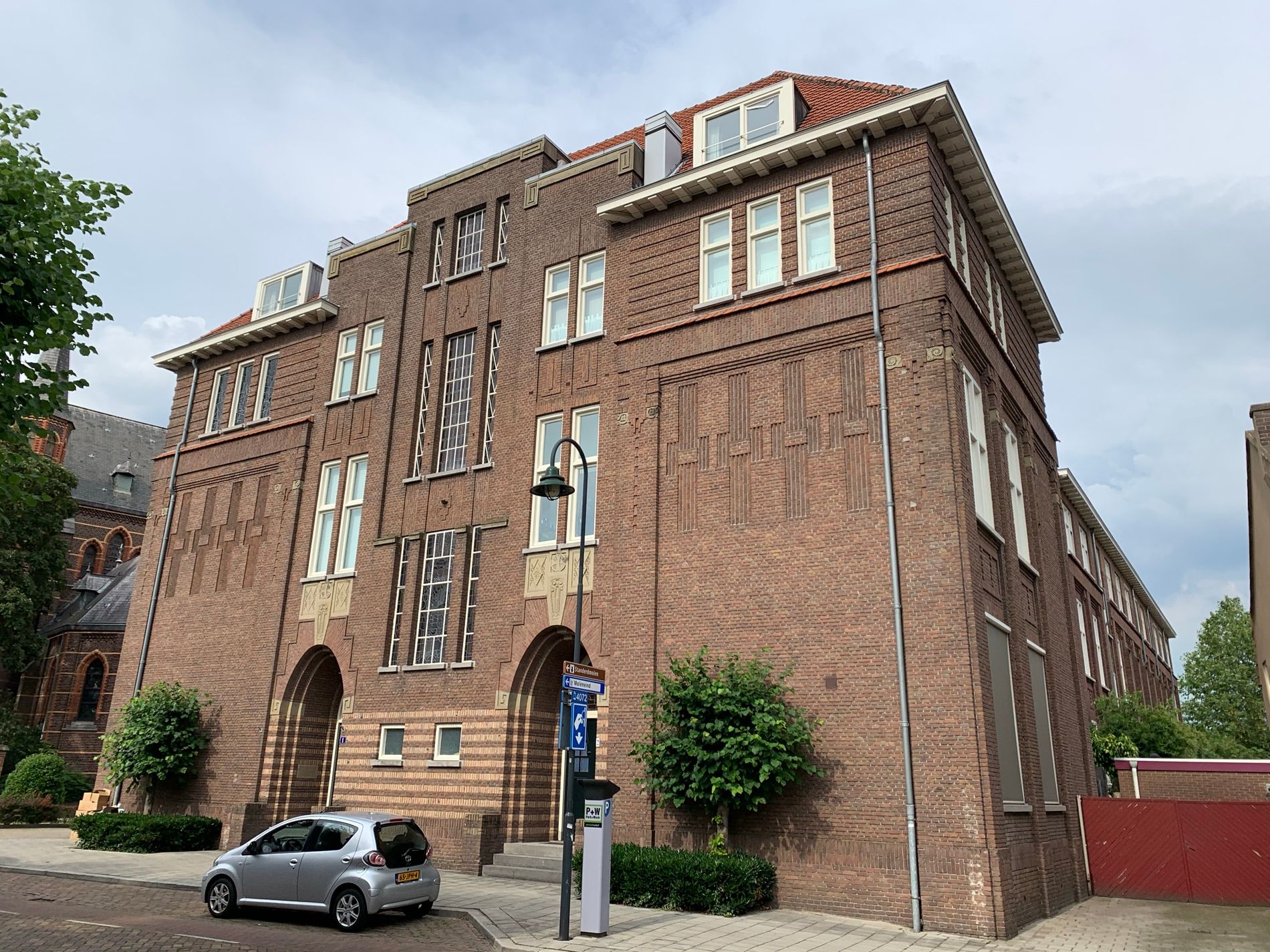 Schoolgebouw en internaat
