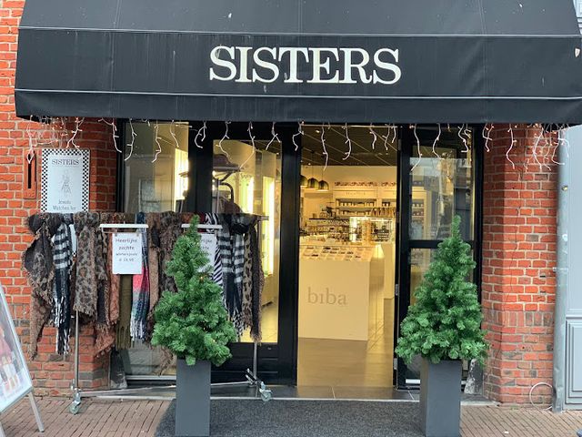 De winkel van Sisters Delft gelegen op de Molslaan 21
