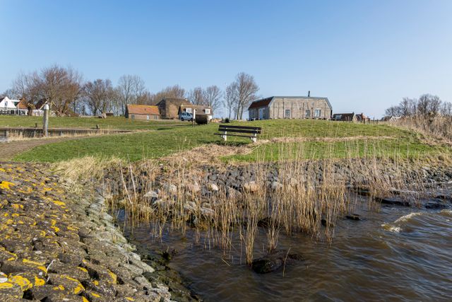 Laaksum - zicht op het IJsselmeer vanaf het vissershaventje