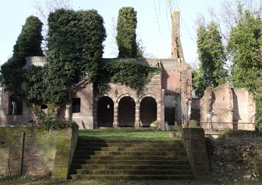 Een prachtige en interessante rondleiding met gids in en rondom de Kasteelruïne