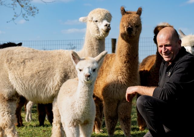 Eigenaar Jos tussen de Alpaca's