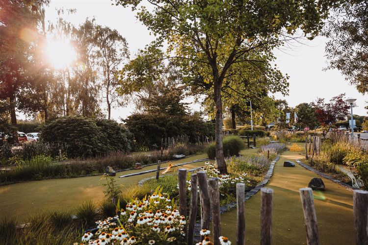 18 holes minigolf