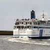 De veerboot Friesland bij vertrek.