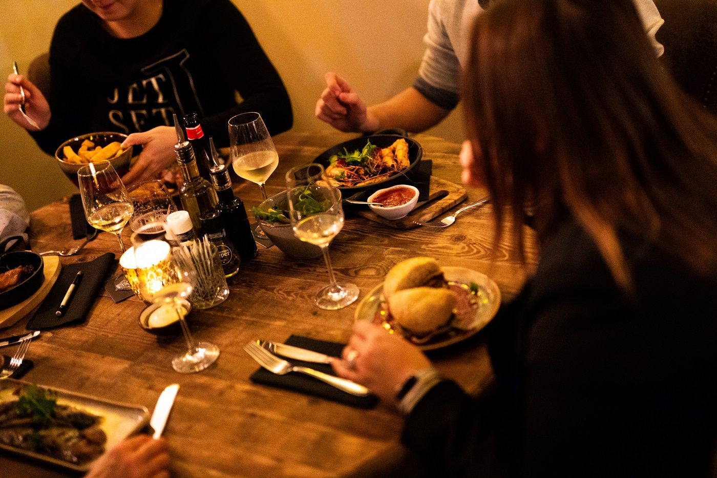 Gezellig tafelen bij restaurant Het Dinghuis