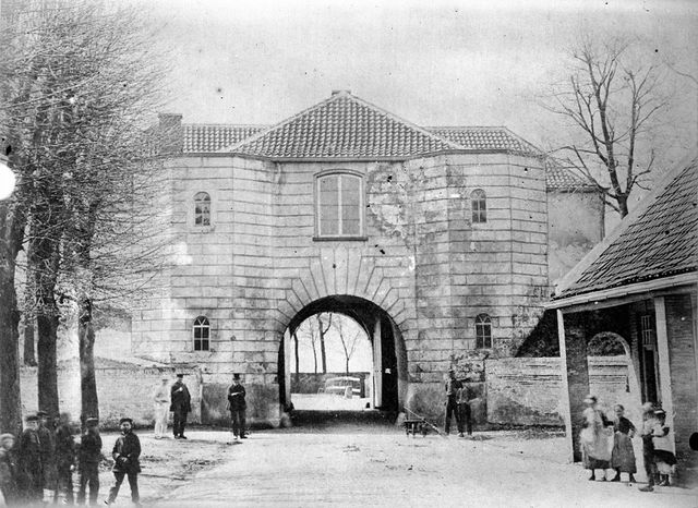 foto Vughterpoort stadszijde situatie 1890