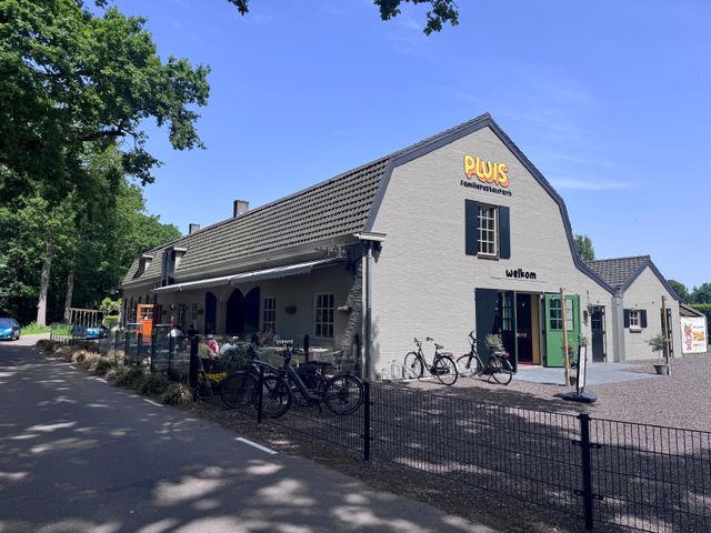 Beeld van gevel van Familierestaurant Pluis in Aarle Rixtel