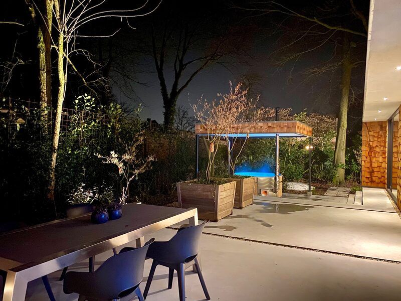De hottub bij het Houten Boshuis
