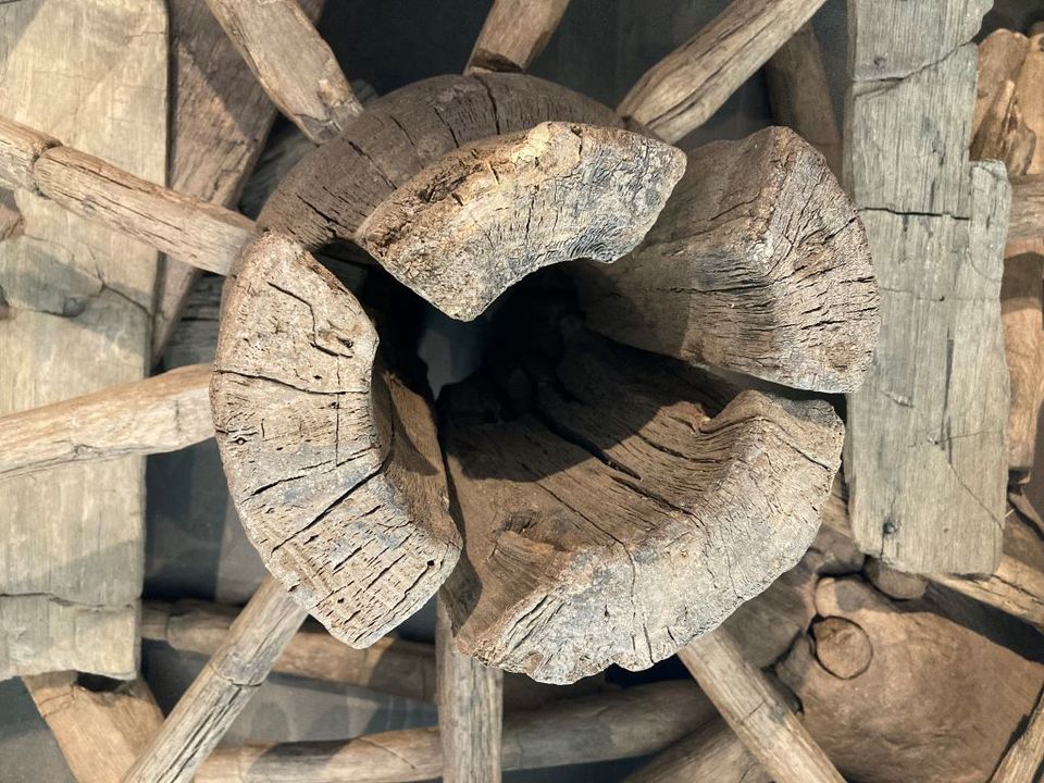 Houten wagenwiel gevonden in Forum Hadriani.