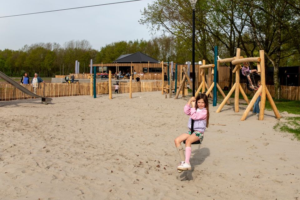 Speeltuin-buiten-Strand-Tien