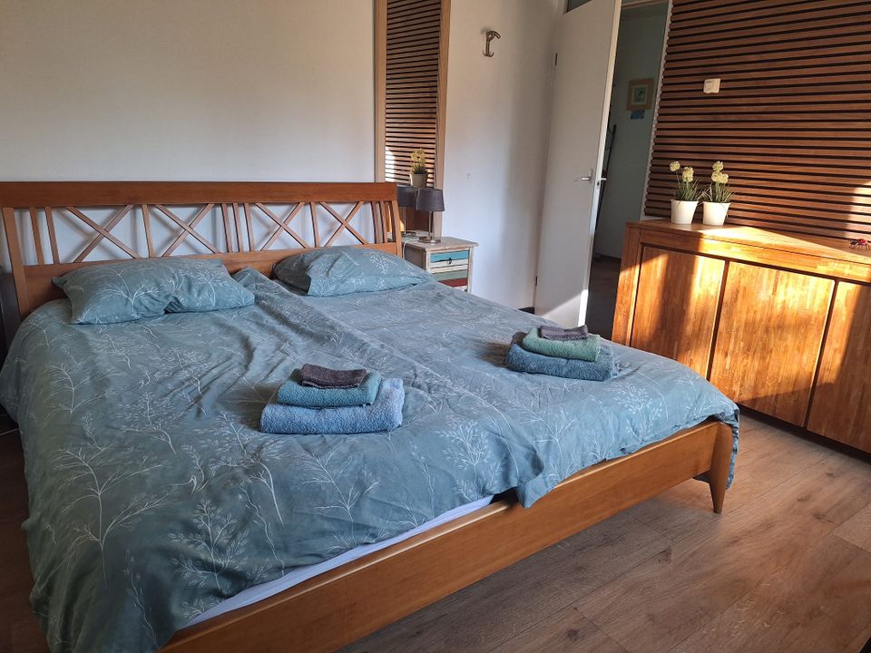 Heerlijk lichte slaapkamer maar wel verduisterende gordijnen - uitrusten maar!