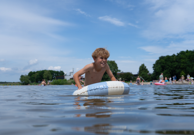 Jongen in het water