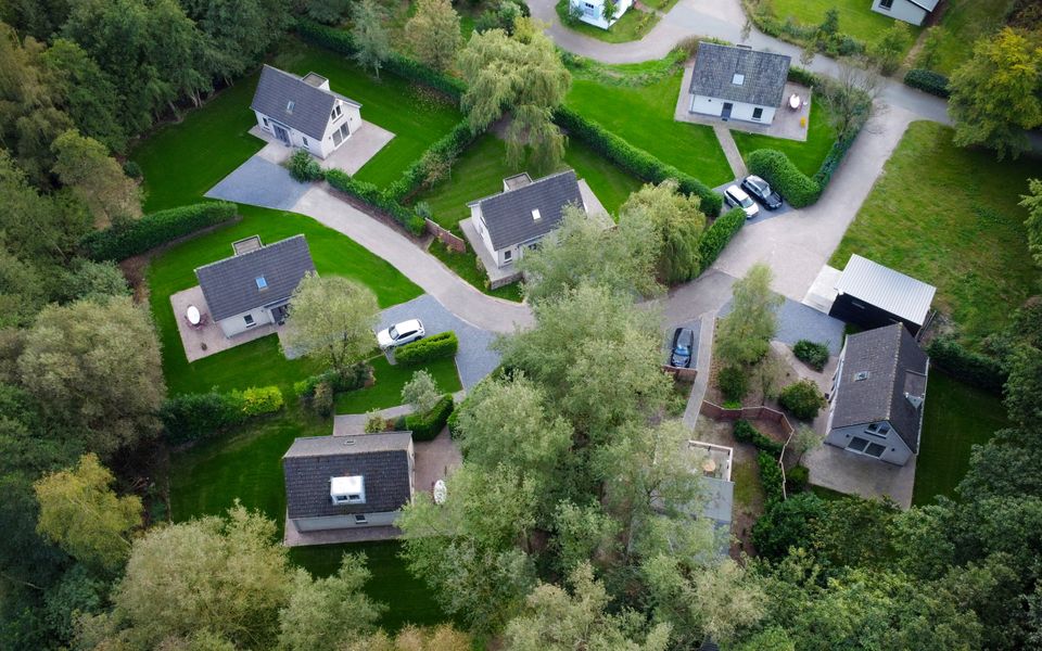 Bovenaanzicht van de Bosvilla's in het groen