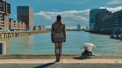 Foto van persoon bij haven