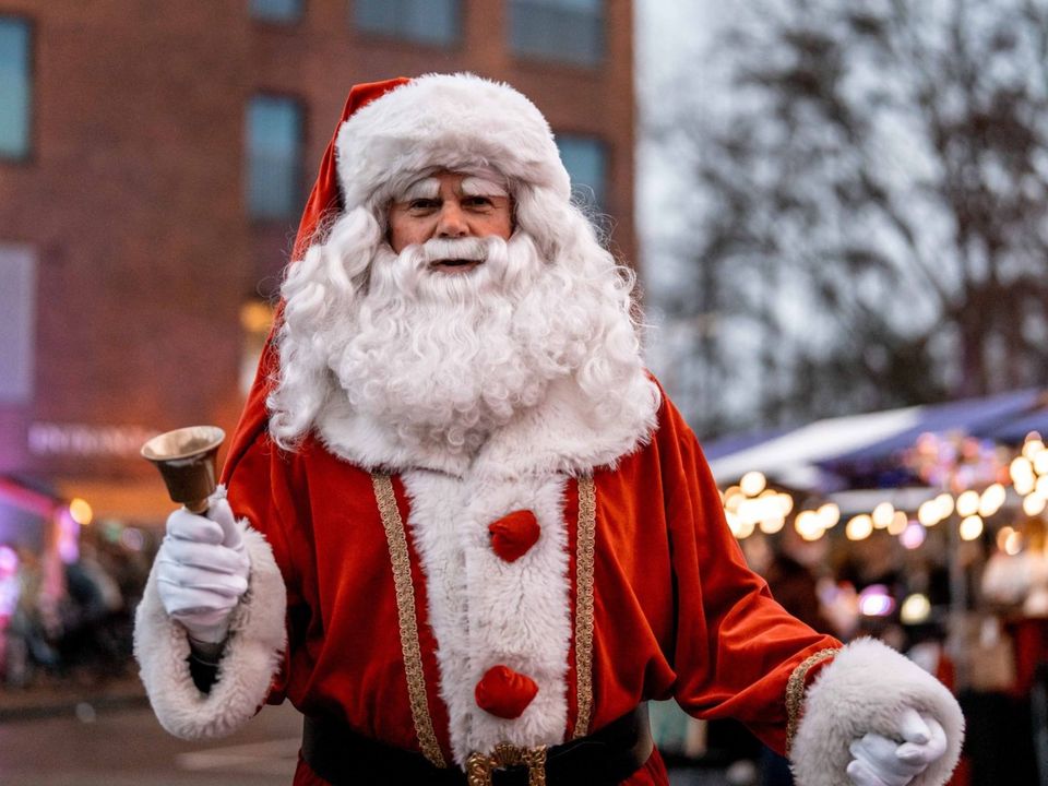 kerstman op de kerstmarkt van vrijenban wippolder