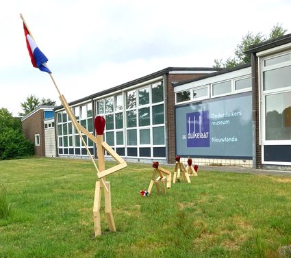 Kunstwerk De Opduiker bij Onderduikersmuseum De Duikelaar, gemaakt door Jacqueline Ruiter