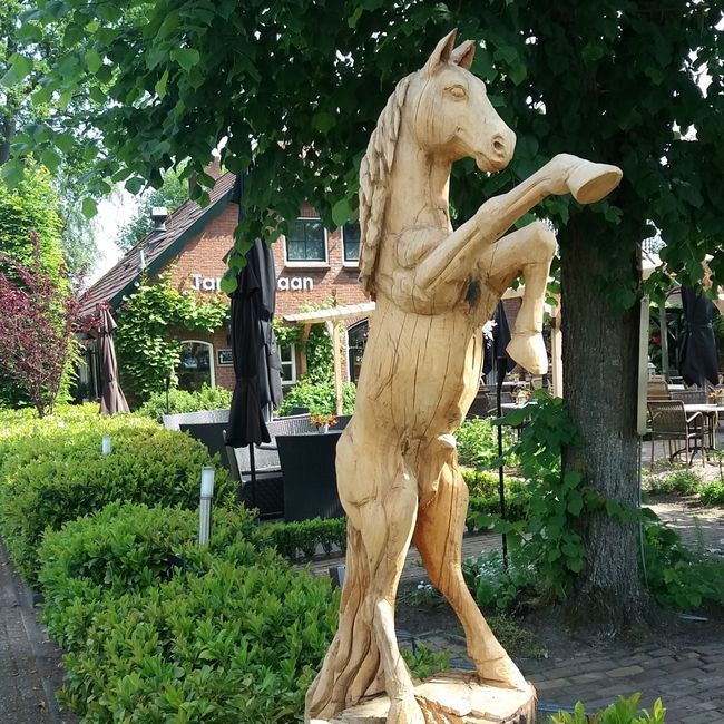 Houtsculptuur paard