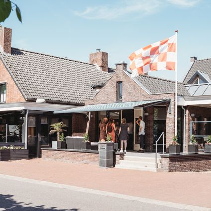 In het mooie Zijtaart is het familiebedrijf De Reiger Horeca gevestigd tegenover de kerk.