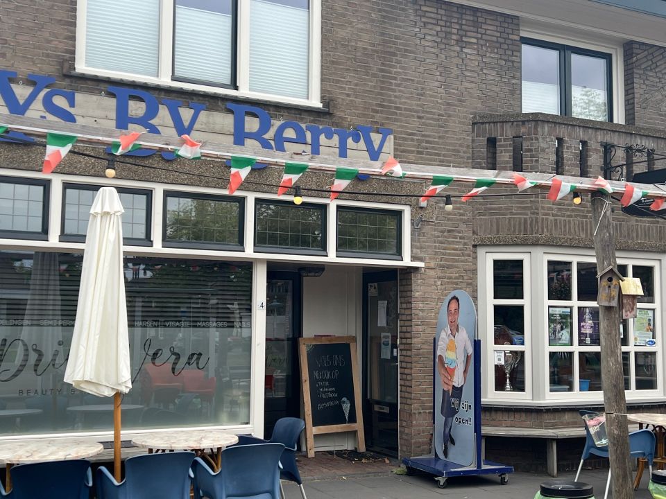 YsbyBerry Lieshout