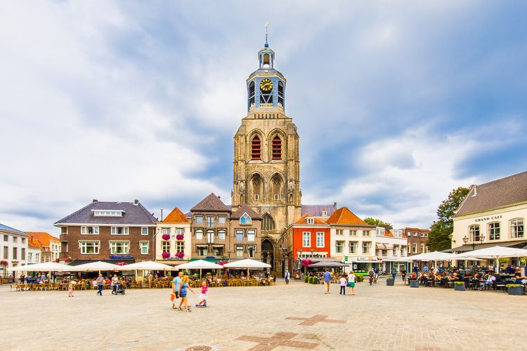Peperbus op Grote Markt in Bergen op Zoom