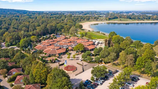 Dronefoto van het park.