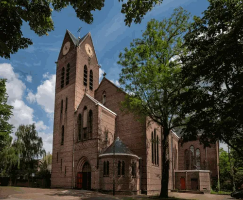 Het MOYA, Museum Of Young Art in Oosterhout zit in de voormalige Sint Vincentiuskerk.