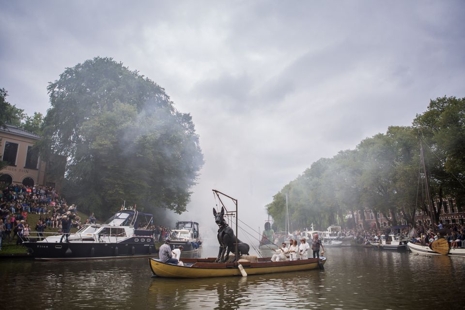 Reuzen van Royale de Luxe - Hond Xolo