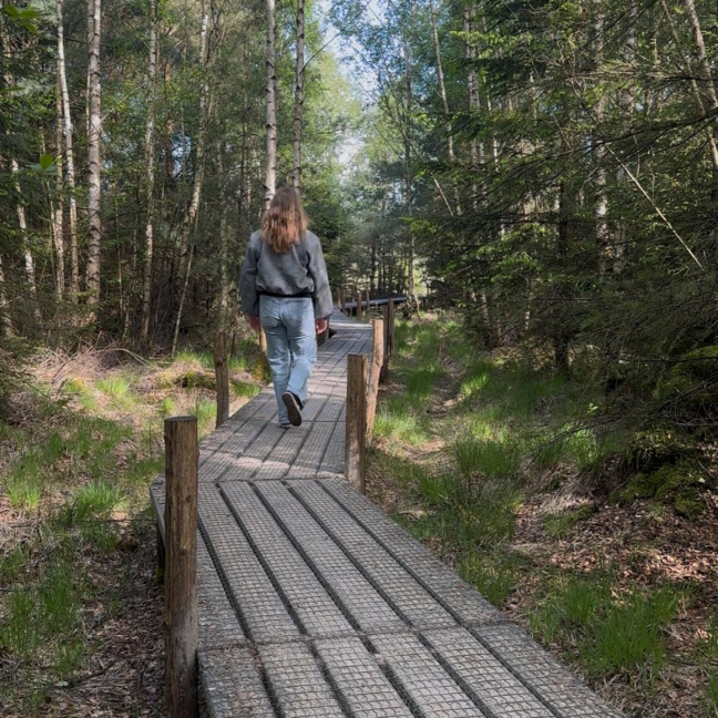 Vlonderpad Drenthe - iemand loopt