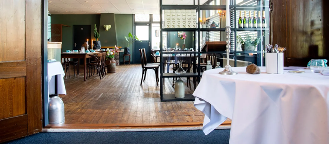 Gedekte tafels in Restaurant Poortman